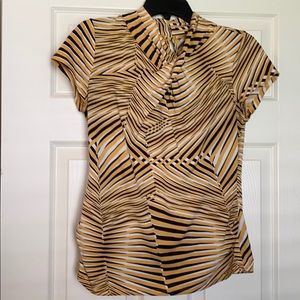WORTHINGTON Criss cross sleeveless top!!